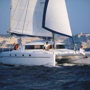Alquiler-barco-yate-catamaran-turismo-vacaciones