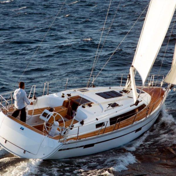 Alquiler-barcos-yate-motor-velero-turismo