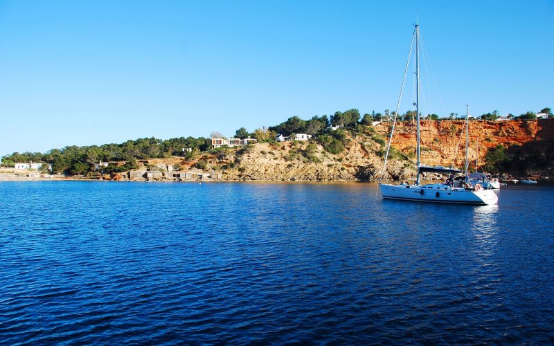 Alquiler-veleros-yate-motor-catamaran-Formentera-Mediterraneo-España