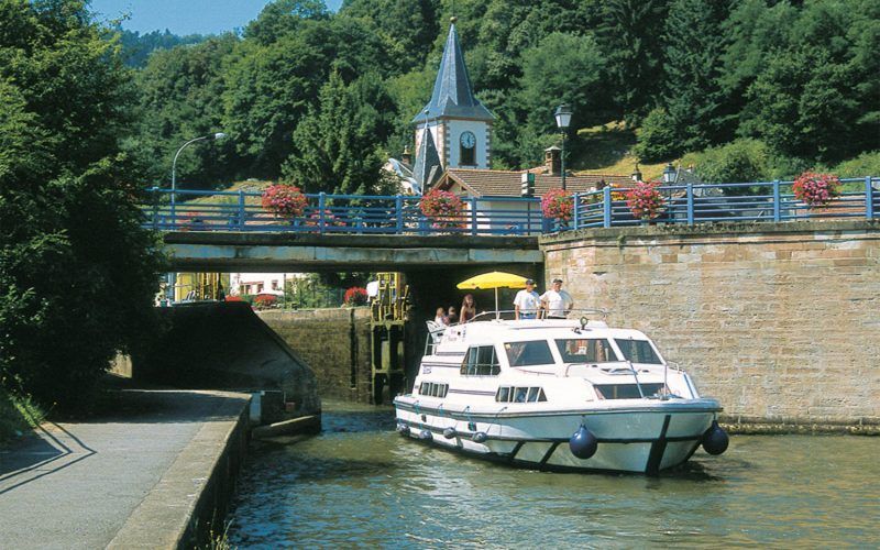 Alquiler-barcos-fluviales-turismo-fluvial-canales-rios-Francia-Alsacia-Lorena