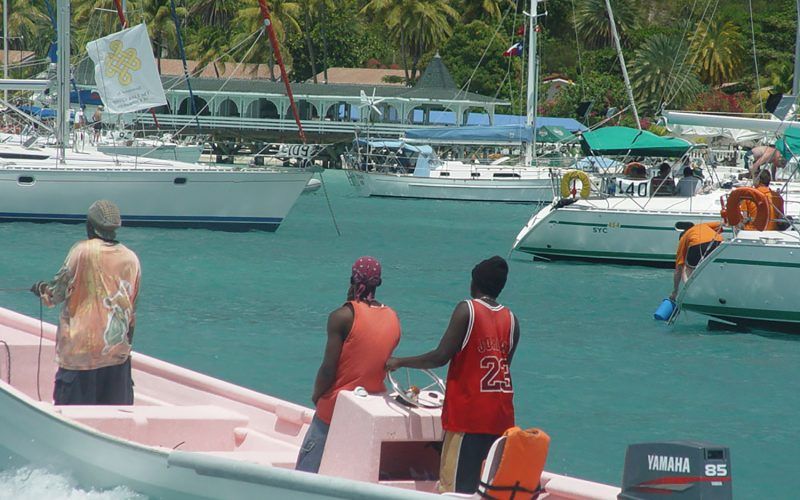 Alquiler-barco-Caribe-Antigua-yate-motor-velero-catamaran-turismo-vacaciones