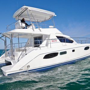 Alquiler-power-catamaran-a-motor-