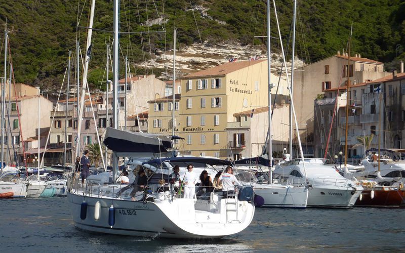 Alquiler-barcos-yate-motor-velero-turismo-Francia-Corcega-Mediterraneo