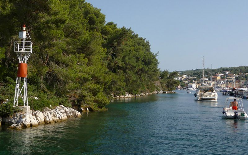 Alquiler-Grecia-barcos-yate-motor-velero-turismo-Mediterraneo-Corfu