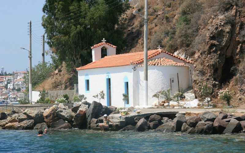 Alquiler-Grecia-barcos-yate-motor-velero-turismo-Mediterraneo-Corfu