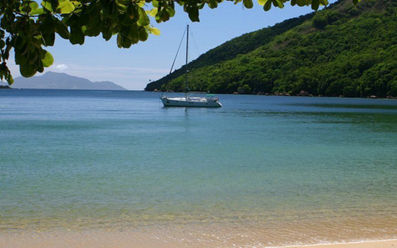 Alquiler-barco-Brasil-Caribe-vacaciones-catamaran-veleros-diversion