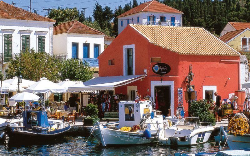 Alquiler-barcos-Grecia-Lefkas-vacaciones-velero-catamaran-yate-motor