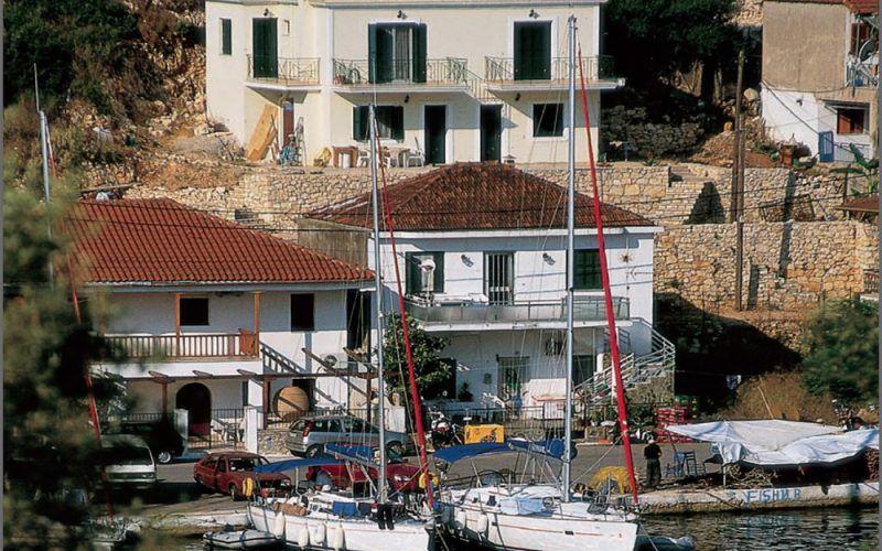 Alquiler-barco-Grecia-yate-motor-velero-catamaran-turismo-vacaciones-Skiathos