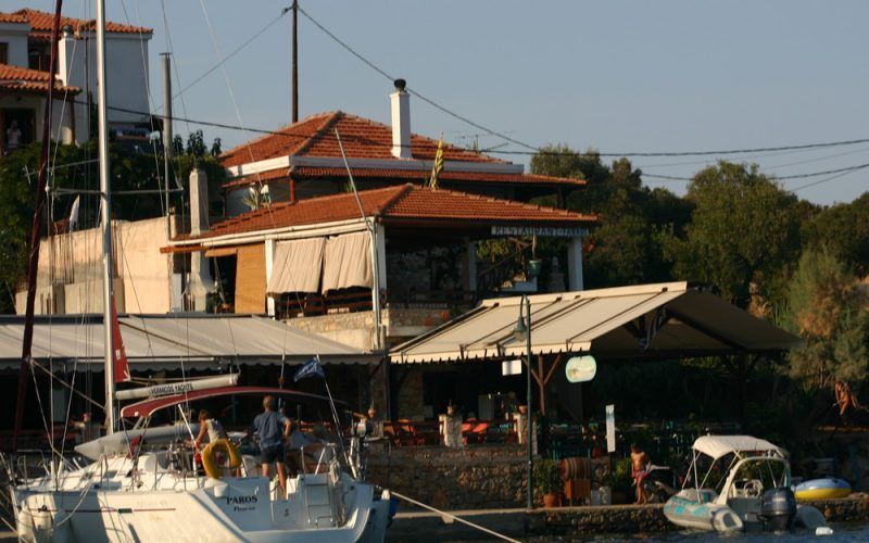 Alquiler-barco-Grecia-yate-motor-velero-catamaran-turismo-vacaciones-Skiathos