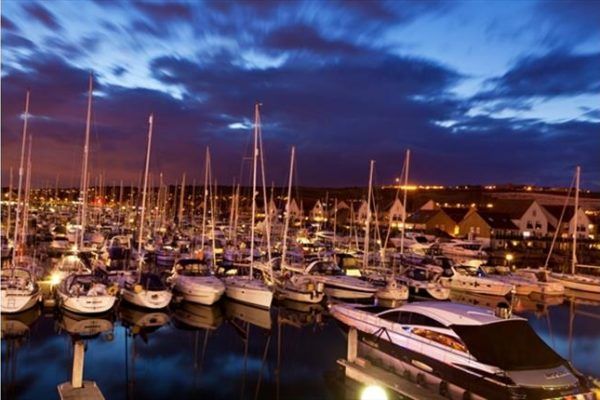 Alquiler-Inglaterra-barcos-yate-motor-velero-turismo-Port-Solent