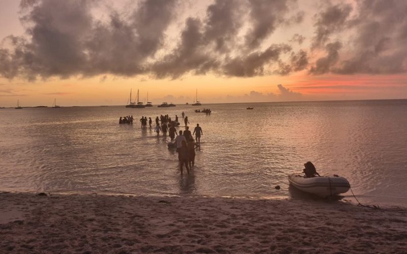 Alquiler-barco-Caribe-yate-motor-velero-catamaran-turismo-vacaciones-Bahamas