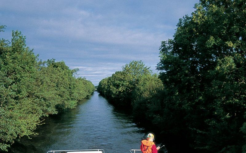 Alquiler-barcos-fluviales-turismo-fluvial-canales-rios-Irlanda