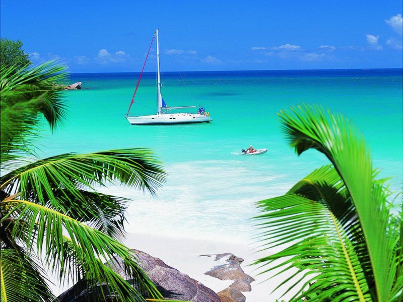 Alquiler-barcos-Seychelles-velero-catamaran-yate-motor-vacaciones-flotilla