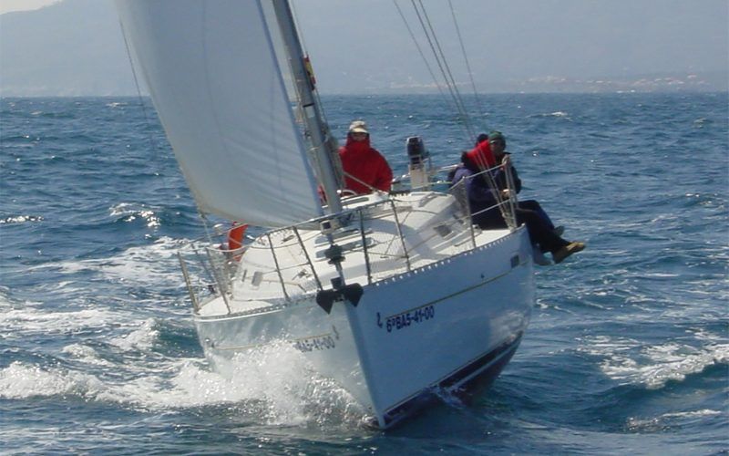 Alquiler-barcos-veleros-catamaranes-vacaciones-navegar-Canarias-España