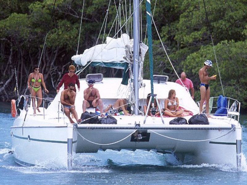 Alquiler-barco-Caribe-yate-motor-velero-catamaran-turismo-vacaciones-Cuba