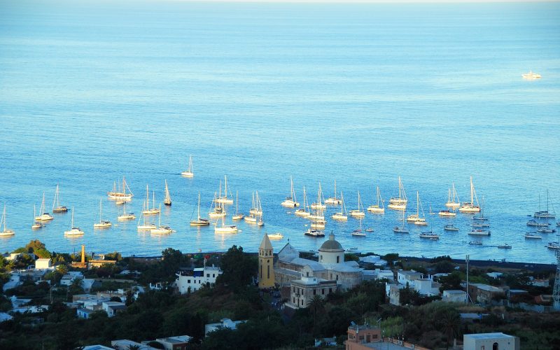 Alquiler-Goleta-barcos-yate-motor-velero-turismo-Italia-Eolicas-Mediterraneo