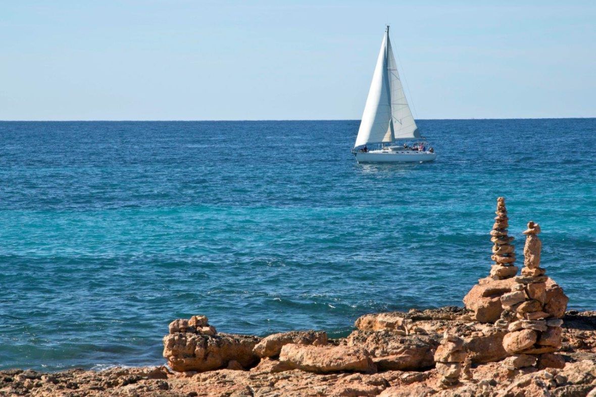 Alquiler-Barcos-Mallorca-veleros-vacaciones-Baleares-mediterrane