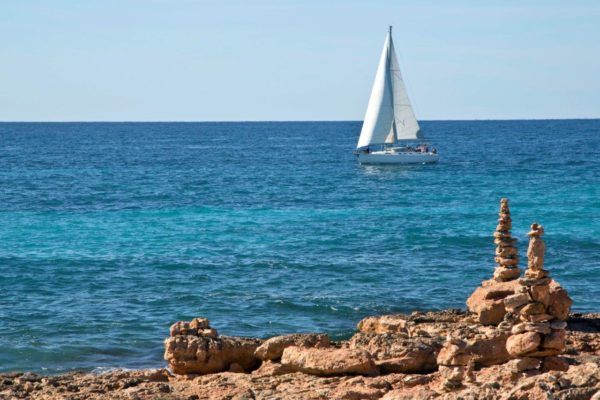 Alquiler-Barcos-Mallorca-veleros-vacaciones-Baleares-mediterrane