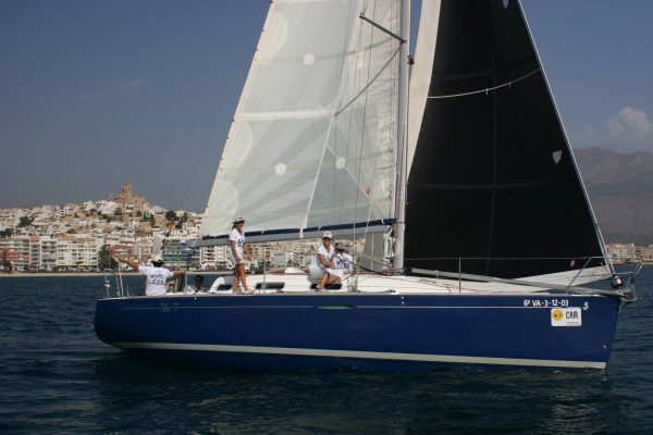 Alquiler-Barcos-velero-catamaran-vacaciones-Denia