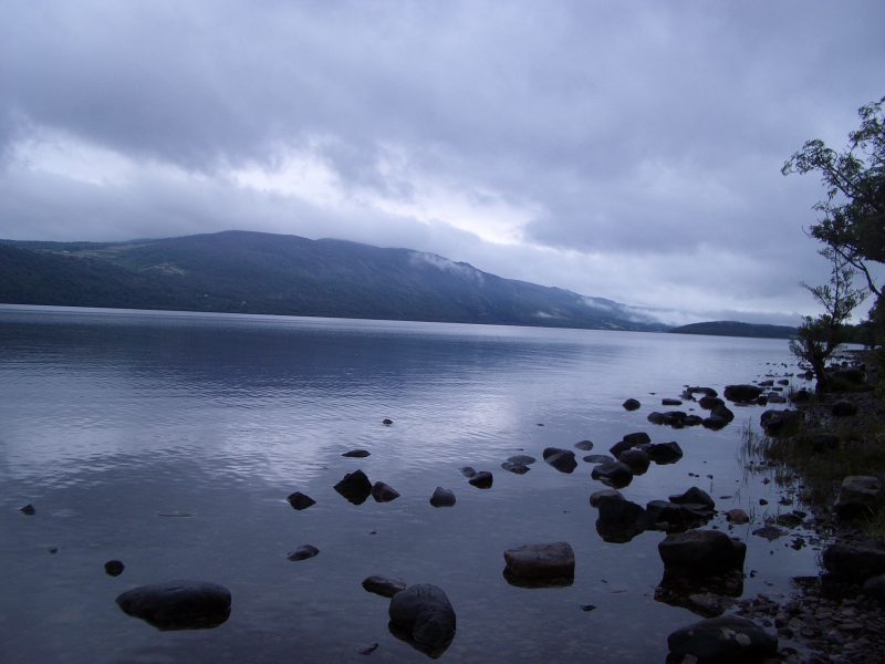 Alquiler-Navegacion-Fluvial-Escocia-Lago-Ness-barcos