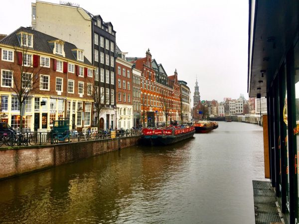Alquiler-barco-embarcación-fluvial-canales-Holanda