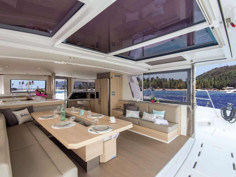 Alquiler-catamaranes-vacaciones-plazas-sueltas-Martinica-Granadinas