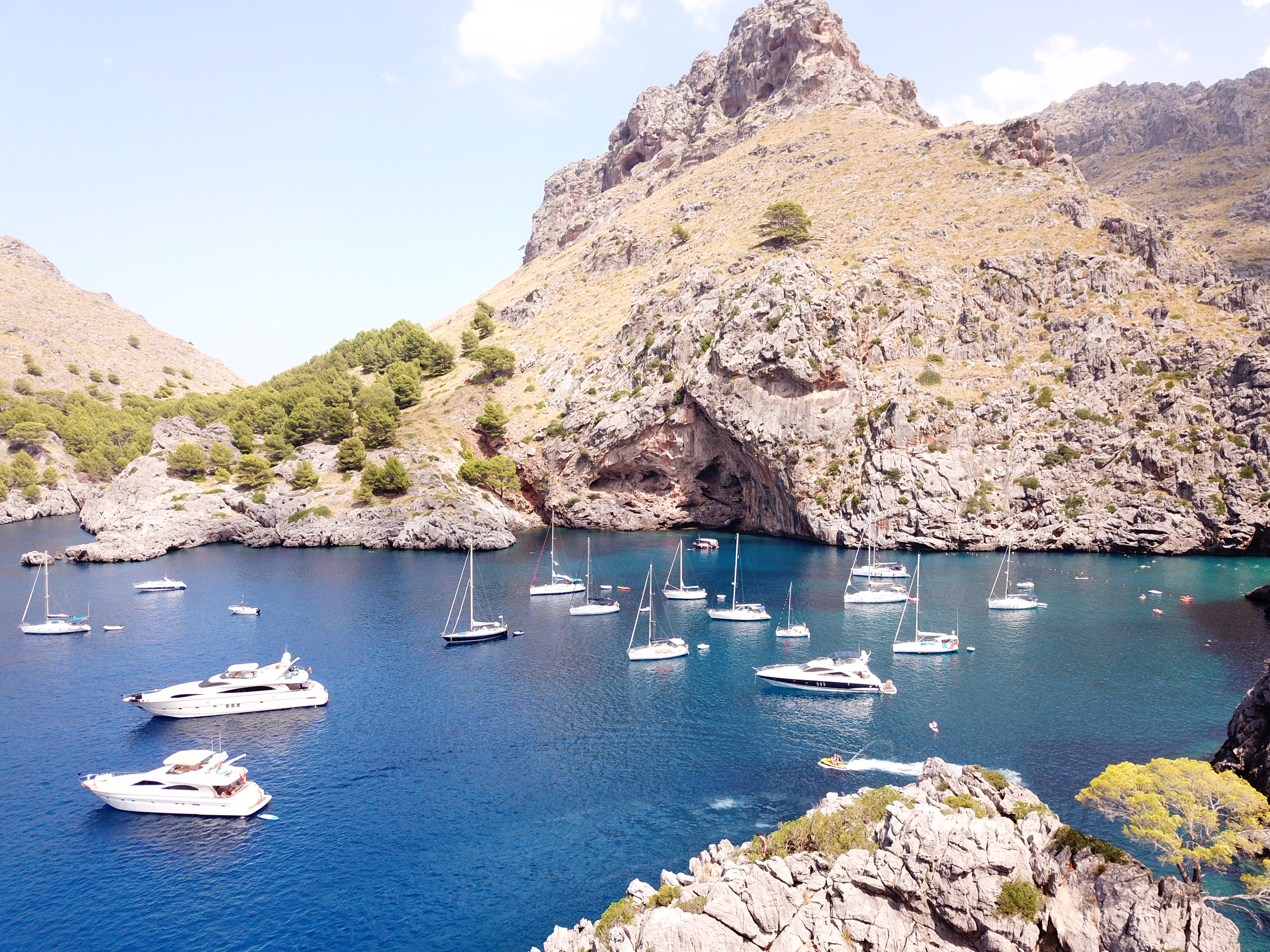 Alquiler-Barcos-Mallorca-veleros-vacaciones-catamaran-velero