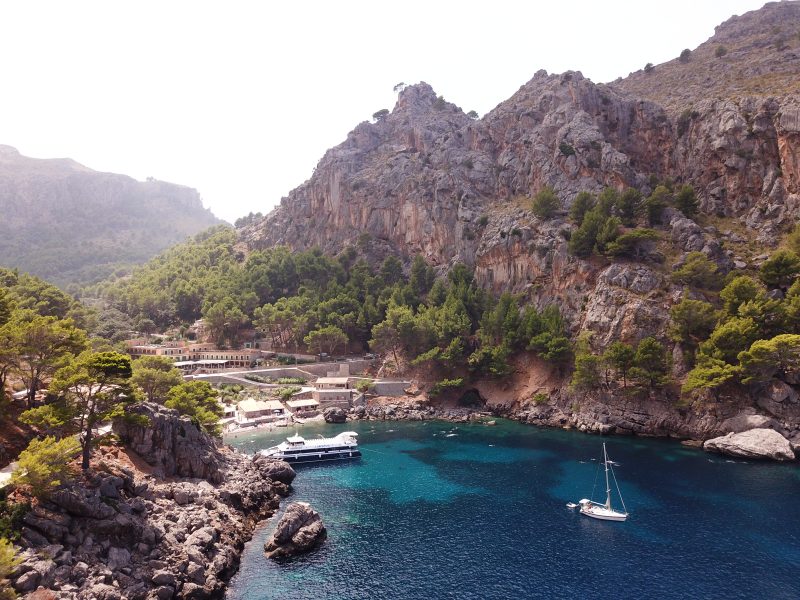 Alquiler-Barcos-Mallorca-veleros-vacaciones-Baleares-mediterraneo