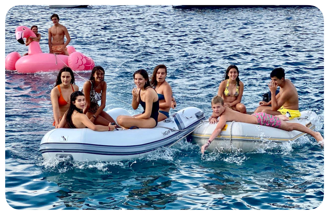 Flotilla-familiar-Alquiler-Goleta-barcos-yate-motor-velero-turismo-Mediterraneo-vacaciones