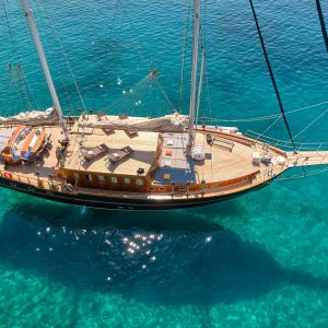Grecia-alquiler-goleta-vacaciones-a-vela-familia-diversion-Mediterraneo