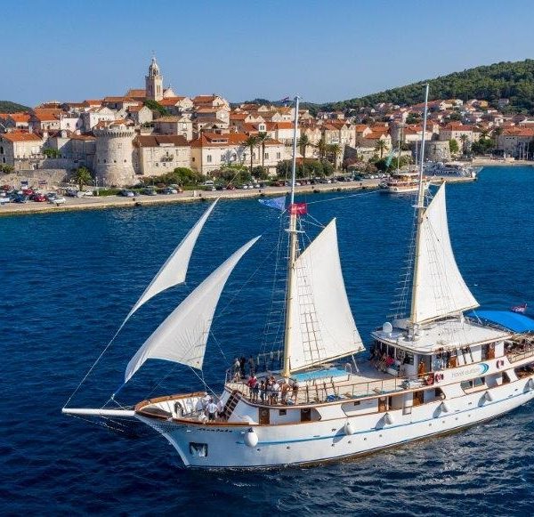 Croacia-Alquiler-Goleta-vacaciones-goletas-familia-motovelero
