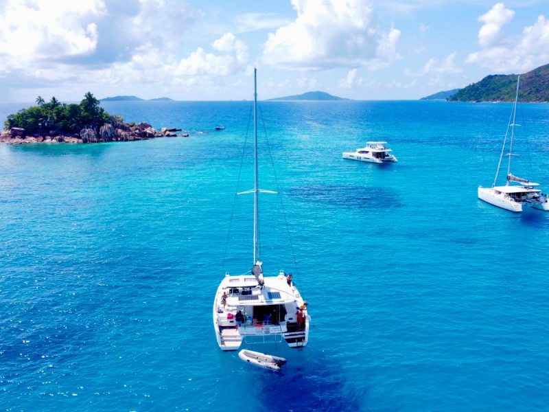 Alquiler-barcos-Seychelles-velero-catamaran-yate-motor-vacaciones-flotilla