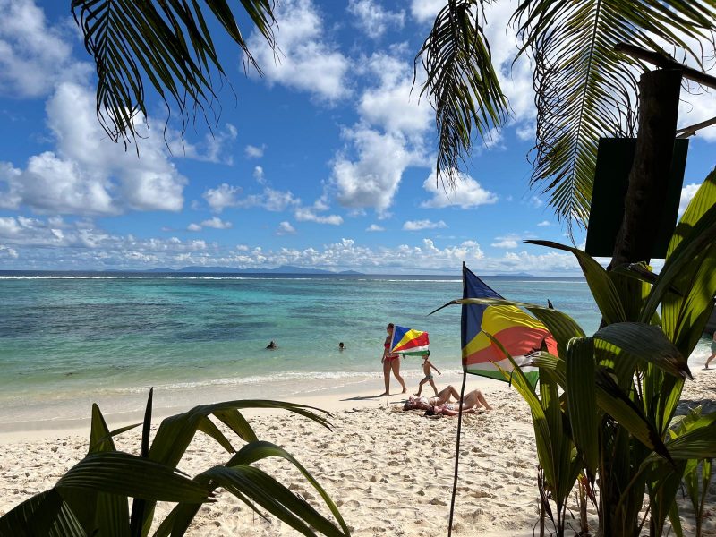 Alquiler-barcos-Seychelles-velero-catamaran-yate-motor-vacaciones-flotilla